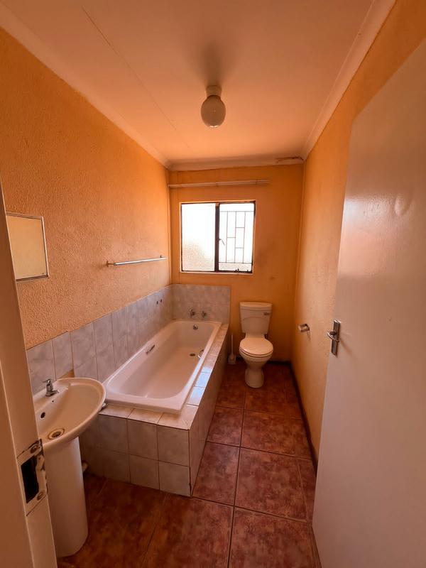 3 Bedroom Property for Sale in Geelhoutpark North West